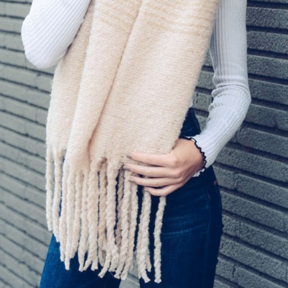🦄LAST 1 🦄SOFT & WARM SCARF -PRICE IS FIRM - Picture 3 of 3